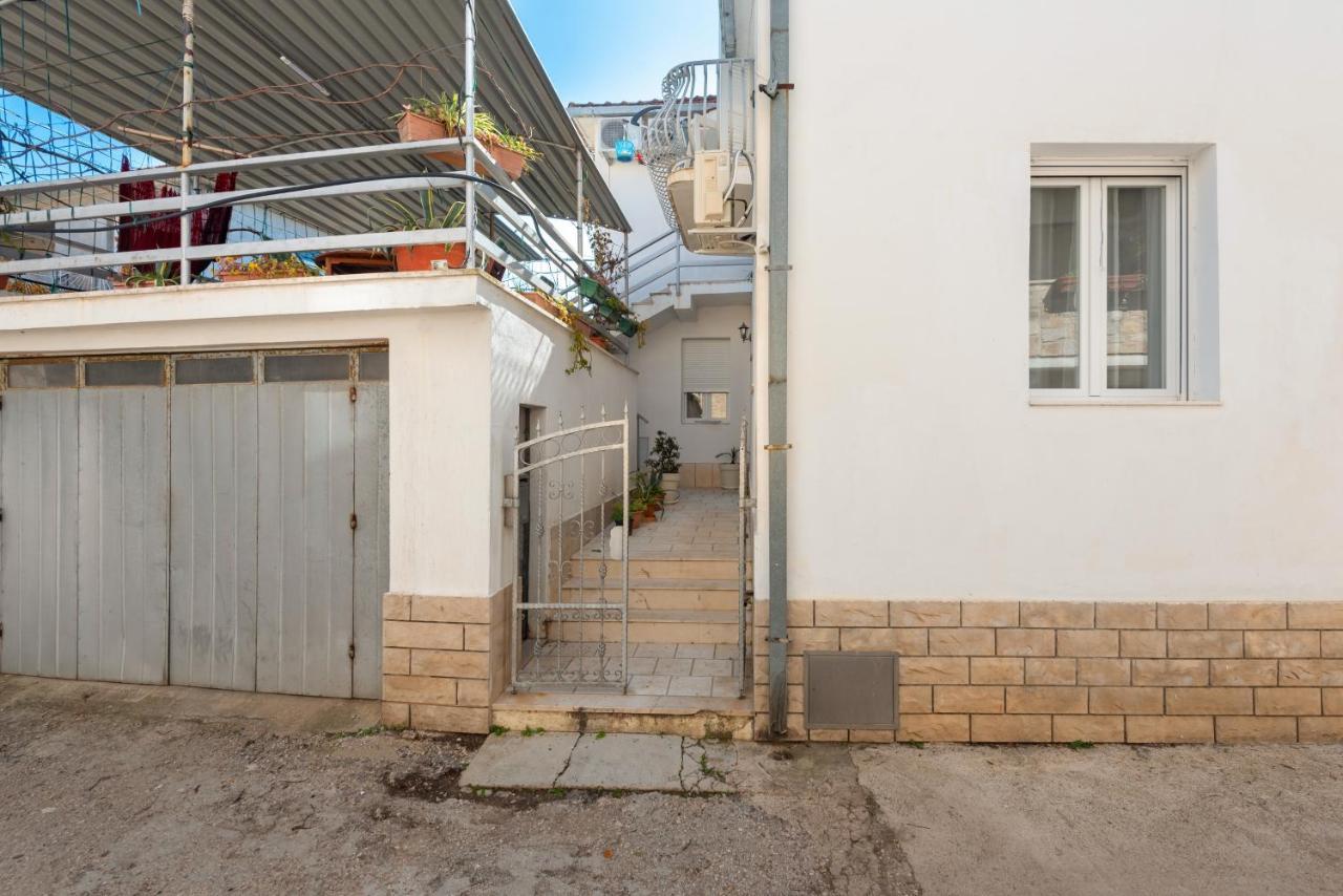 Apartments By The Sea Jelsa, Hvar - 11319 Jelsa  Exterior photo